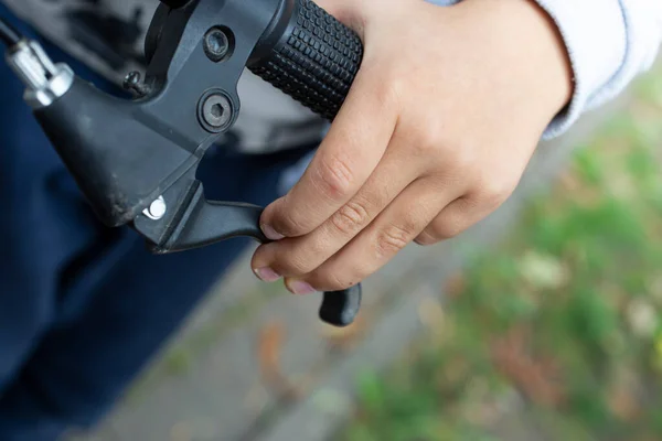 Child Hand Holding Brakes Bicycle Close — Stock Photo, Image