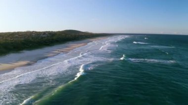 Deniz Dalgaları 'nın Hava Görüntüsü Güzel Okyanus Sahnesi 4k