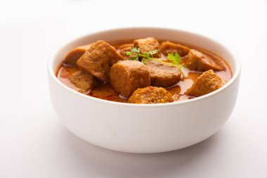 Besan Gatte Ki Sabzi veya Gatta Curry Recipe, öğle veya akşam yemeği için popüler rajasthani menüsü.