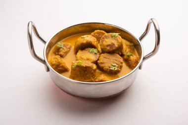 Besan Gatte Ki Sabzi veya Gatta Curry Recipe, öğle veya akşam yemeği için popüler rajasthani menüsü.
