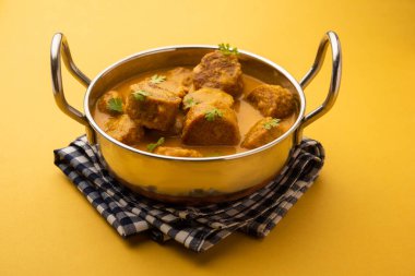 Besan Gatte Ki Sabzi veya Gatta Curry Recipe, öğle veya akşam yemeği için popüler rajasthani menüsü.