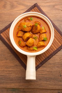 Besan Gatte Ki Sabzi veya Gatta Curry Recipe, öğle veya akşam yemeği için popüler rajasthani menüsü.