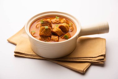Besan Gatte Ki Sabzi veya Gatta Curry Recipe, öğle veya akşam yemeği için popüler rajasthani menüsü.