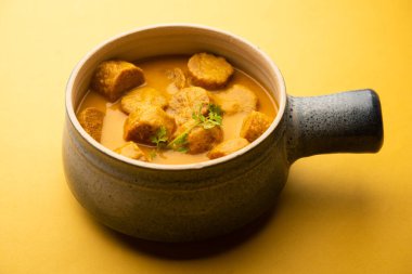 Besan Gatte Ki Sabzi veya Gatta Curry Recipe, öğle veya akşam yemeği için popüler rajasthani menüsü.