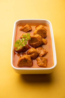 Besan Gatte Ki Sabzi veya Gatta Curry Recipe, öğle veya akşam yemeği için popüler rajasthani menüsü.