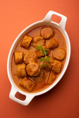 Besan Gatte Ki Sabzi veya Gatta Curry Recipe, öğle veya akşam yemeği için popüler rajasthani menüsü.