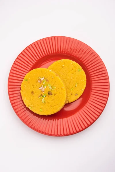 Sohan Halwa或Halva 印度Ajmer流行的甜食配方 放在盘子里 — 图库照片