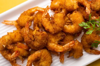 Karidesli börek veya karidesli bajji veya jheenga pakoda veya kolambi veya zinga pakora, Hint atıştırmalığı