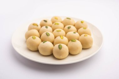 Malai Peda ya da beyaz pera, Kuzey Hindistan 'da bulunan tatlı Mithai veya lezzetli bir kakule, süt, şeker ve kakule karışımıdır.