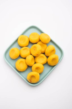 Kesar Pedha ya da Peda, Hindistan 'da geleneksel olarak yapılan süt, khoya ve safrandan yapılan tatlı bir yemektir.