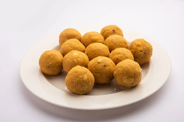 Besan Ladooはグラム小麦粉 カルダモンで作られたおいしい甘いボールです — ストック写真