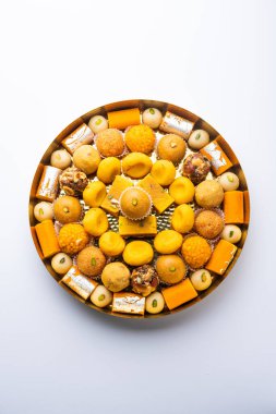 Hint tatlısı grubu ya da diya ile mithai.