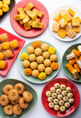 Hint tatlısı grubu ya da diya ile mithai.