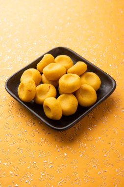 Kesar Pedha ya da Peda, Hindistan 'da geleneksel olarak yapılan süt, khoya ve safrandan yapılan tatlı bir yemektir.