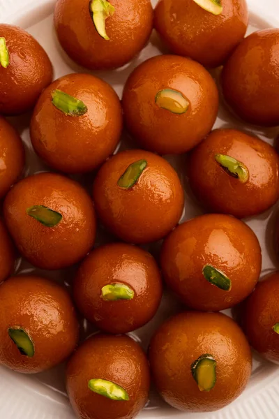 Jamun Makanan Manis India Disajikan Dalam Mangkuk Keramik Bulat — Stok Foto