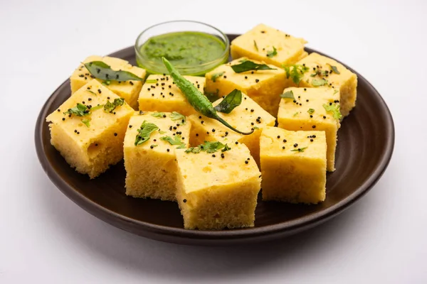 Gujarati Khaman Dhokla Hecho Usando Chana Dal Servido Con Chutney — Foto de Stock