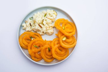 Rabri Jalebi ya da Imarati. Yoğunlaştırılmış sütten yapılmış rabdi. Hindistan 'dan gelen ünlü tatlı.