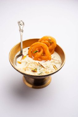 Rabri Jalebi ya da Imarati. Yoğunlaştırılmış sütten yapılmış rabdi. Hindistan 'dan gelen ünlü tatlı.