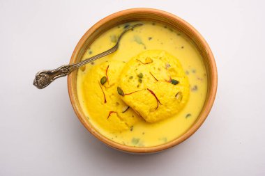 Ras malai ya da Royal Rossomalai, Bengal, Hindistan 'da bulunan bir tatlı türü. Kabuksuz, Saffron, Kesar ve Pistachio soslu zengin bir cheesecake.