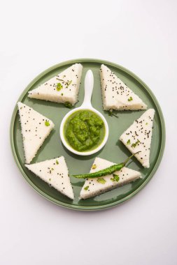 Khaman beyaz Dhokla pirinçten ya da urad dal 'dan yapılan Khaman beyaz Dhokla, Hindistan' ın Gujrat kentinden yapılan popüler bir kahvaltıdır. Seçici odak