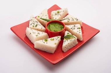 Khaman beyaz Dhokla pirinçten ya da urad dal 'dan yapılan Khaman beyaz Dhokla, Hindistan' ın Gujrat kentinden yapılan popüler bir kahvaltıdır. Seçici odak