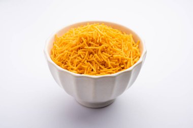 Peynir aromalı Sev veya Bhujiya, Hindistan 'dan çay saati atıştırmalığı.