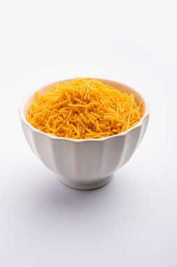 Peynir aromalı Sev veya Bhujiya, Hindistan 'dan çay saati atıştırmalığı.