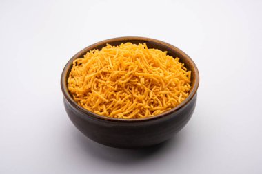 Peynir aromalı Sev veya Bhujiya, Hindistan 'dan çay saati atıştırmalığı.