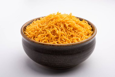 Peynir aromalı Sev veya Bhujiya, Hindistan 'dan çay saati atıştırmalığı.