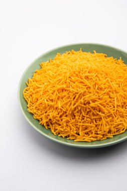 Peynir aromalı Sev veya Bhujiya, Hindistan 'dan çay saati atıştırmalığı.