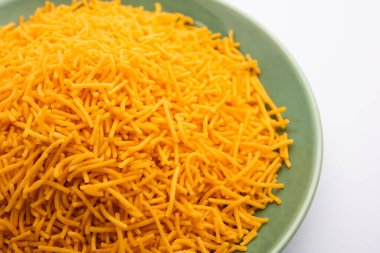 Peynir aromalı Sev veya Bhujiya, Hindistan 'dan çay saati atıştırmalığı.