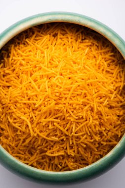 Peynir aromalı Sev veya Bhujiya, Hindistan 'dan çay saati atıştırmalığı.