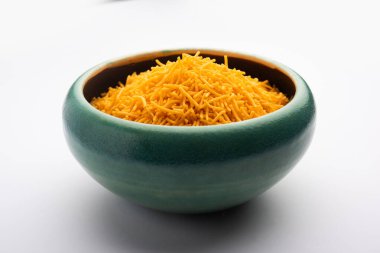 Peynir aromalı Sev veya Bhujiya, Hindistan 'dan çay saati atıştırmalığı.