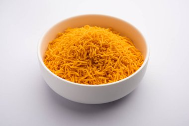 Peynir aromalı Sev veya Bhujiya, Hindistan 'dan çay saati atıştırmalığı.