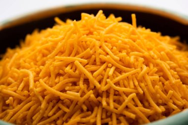 Peynir aromalı Sev veya Bhujiya, Hindistan 'dan çay saati atıştırmalığı.