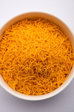 Peynir aromalı Sev veya Bhujiya, Hindistan 'dan çay saati atıştırmalığı.