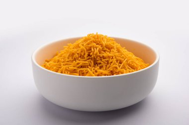 Peynir aromalı Sev veya Bhujiya, Hindistan 'dan çay saati atıştırmalığı.