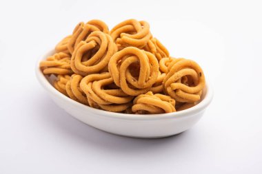 Murukku aynı zamanda Chakli Güney Hindistan geleneksel vejetaryen atıştırmalığı olarak da bilinir.