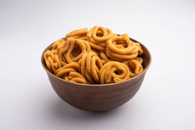 Murukku aynı zamanda Chakli Güney Hindistan geleneksel vejetaryen atıştırmalığı olarak da bilinir.