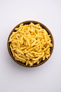 Pepper Sev mota shev, Güney Hindistan çerezleri nohut unundan ya da besan ezmesinden yapılmış ve zerdeçal ile tatlandırılmış küçük eriştelerden oluşur.