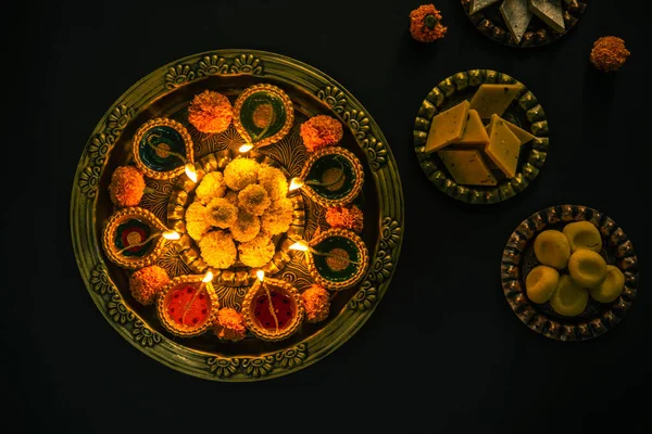 Mutlu Diwali Tatlı Mithai Ile Rangoli Çiçeği Diwali Hindistan Daki — Stok fotoğraf