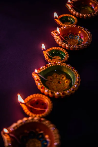 Mutlu Diwali Güzel Diwali Diyas Geceleri Çiçeklerle — Stok fotoğraf