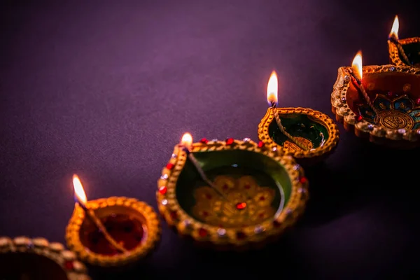 Mutlu Diwali Güzel Diwali Diyas Geceleri Çiçeklerle — Stok fotoğraf