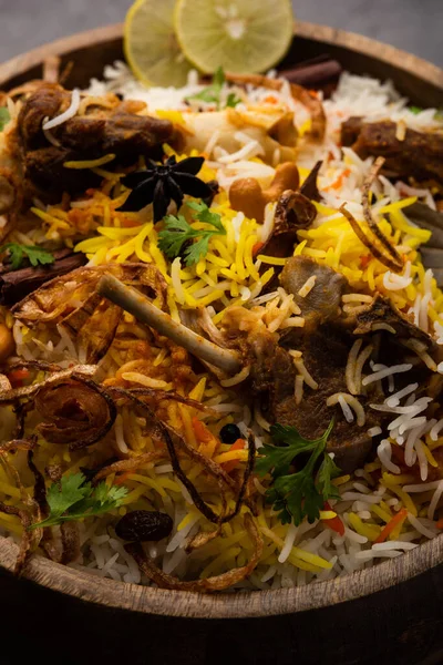 Montone Agnello Biriyani Con Riso Basmati Servito Una Ciotola Fondo — Foto Stock