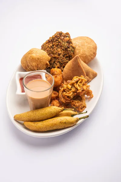 Group Indian Tea Time Snacks Samosa Kachori Aloo Bonda Onion — Stock Photo, Image