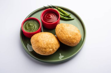 Kachori, Hindistan 'dan gelen ve Kachauri ve Kachodi olarak da adlandırılan baharatlı bir aperatiftir. Domates ve ketçap ile servis edilir. Seçici odak