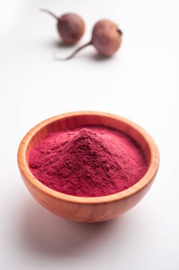 Ham bir bütün ile pancar kökü tozu yığını demir, potasyum ve magnezyum içeren temel mineraller içerir.