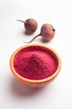 Ham bir bütün ile pancar kökü tozu yığını demir, potasyum ve magnezyum içeren temel mineraller içerir.