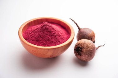 Ham bir bütün ile pancar kökü tozu yığını demir, potasyum ve magnezyum içeren temel mineraller içerir.