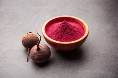 Ham bir bütün ile pancar kökü tozu yığını demir, potasyum ve magnezyum içeren temel mineraller içerir.